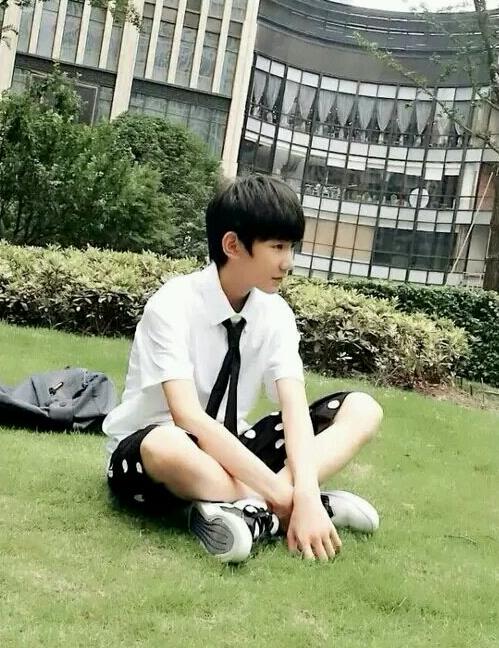 tfboys图片 tfboys空间皮肤带字的_QQ下载网